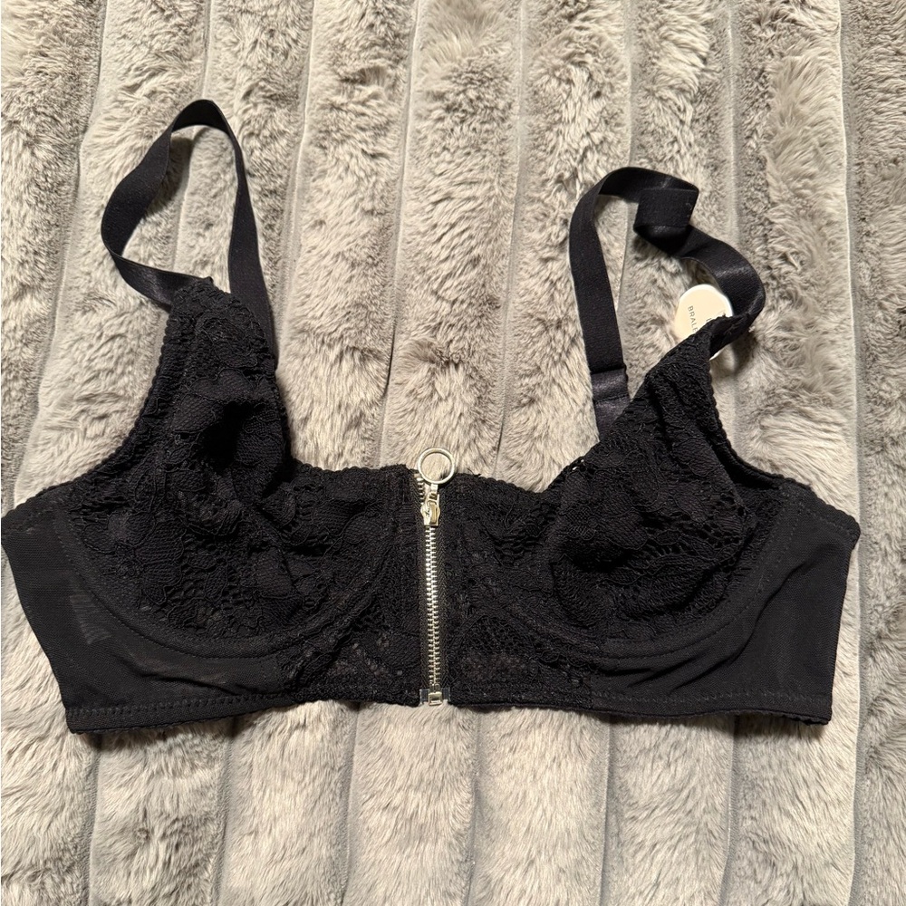 Bralette with front zipper closure
